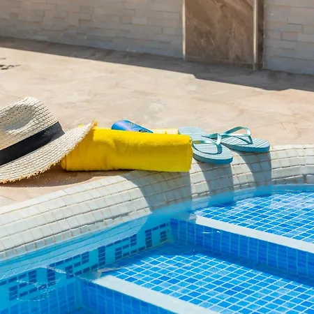 Dos Hermanas Villa *